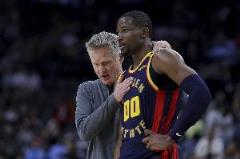 庫(kù)明加正負(fù)值為-5 勇士全隊(duì)最低&唯一負(fù)數(shù)