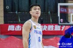 黎伊揚手感不俗16分4板4助但5失誤5犯規(guī)