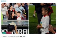 恩佐女友攜子現(xiàn)身紀(jì)念碑球場觀戰(zhàn)河床比賽