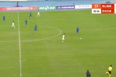 離奇出擊！佛山南獅門將在有后衛(wèi)防守的情況下，出擊送空門