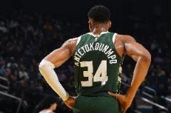 字母哥18中11加14罰9仍空砍31分9板5助 正負(fù)值-18