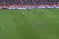 澳大利亞國(guó)門(mén)馬修-瑞安禁區(qū)帶球拌蒜，法甲送大禮