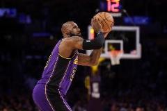 詹姆斯：我們需要展現(xiàn)緊迫感和對抗，幾個回合可能決定系列賽勝負(fù)