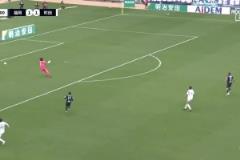 日本門將有說法！日本國門谷晃生大腳長傳踢疵，打進(jìn)離譜烏龍