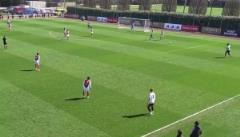 天賦初現(xiàn)！15歲槍手小將道曼U18比賽制勝，前場(chǎng)搶斷+遠(yuǎn)射破門(mén)