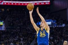 波斯特上半場(chǎng)高效輸出，三分9中3砍下9分激勵(lì)團(tuán)隊(duì)