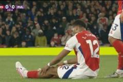 廷伯傷勢未愈仍堅持比賽，隊醫(yī)檢查后繼續(xù)參賽