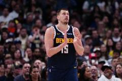 約基奇半場(chǎng)高效輸出23+6，10罰8中僅1次助攻引熱議