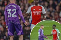 史密斯-羅賽中與薩卡擊掌，賽后與老隊(duì)友擁抱合影