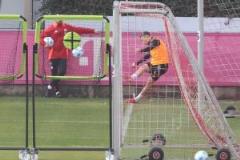 圖片報：拜仁試用新角球設(shè)備，基米希表示效果顯著