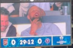 小學(xué)生有仇當(dāng)場(chǎng)就報(bào)了LA球迷狂噓庫(kù)里 庫(kù)里馬上噓了回去