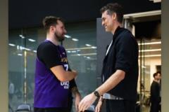 東契奇轉(zhuǎn)發(fā)與大加索爾的合照，紫金血液源自歐洲