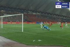 錯(cuò)失處子球！恩里克射門被撲，侯永永補(bǔ)射打飛，懊惱撲地！