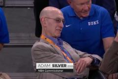 蕭華親臨現(xiàn)場(chǎng)觀戰(zhàn)NCAA半決賽：杜克對(duì)陣休斯敦