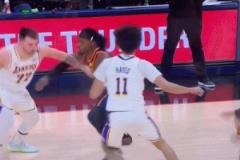 多特極限操作放倒海斯！美媒贊其場上鏟人能力驚艷