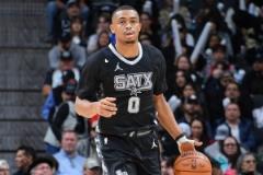 沖擊內(nèi)線！凱爾登半場(chǎng)4次攻筐全進(jìn)砍8分4板2助！