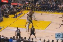 波杰姆斯基三步停住后輕松上籃！