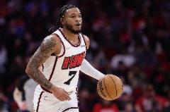 惠特摩爾首節(jié)4投3得8分1籃板1助攻