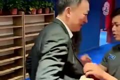 執(zhí)教能力還是厲害！青島晉級(jí)，劉維偉賽后更衣室被潑水慶祝！