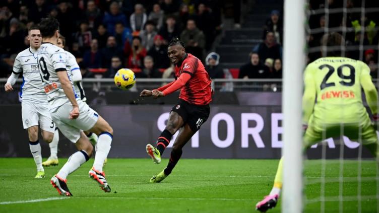 意甲焦點(diǎn)戰(zhàn)：烏迪內(nèi)斯對陣AC米蘭，紅黑軍團(tuán)客場逆轉(zhuǎn)有望