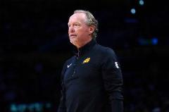 瑞安-鄧恩：布登是傳統(tǒng)強(qiáng)硬的教練，注重嚴(yán)格要求球員