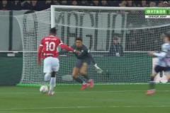 米蘭4-0鎖定勝局！亞伯拉罕送妙傳，萊奧助攻賴(lài)因德斯撞射破門(mén)！