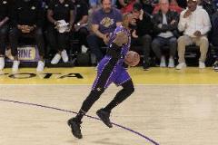 詹姆斯14分8助鎖定西區(qū)冠軍