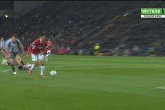 送禮不收！烏迪內(nèi)斯后衛(wèi)停球送大禮！賴(lài)因德斯單刀打門(mén)太正被撲出