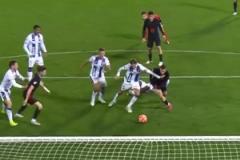 居然沒進！費爾明凌波微步+人球分過形成單刀，近距離打門踢偏