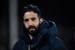 曼聯(lián)新帥阿莫林與范尼戰(zhàn)績對比：12勝9平11負(fù) vs 3勝1平