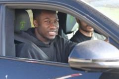 奧納納今日與經(jīng)紀人一同抵達曼聯(lián)訓練基地