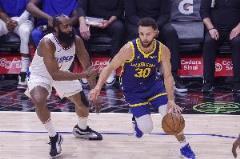 庫里與哈登職業(yè)生涯共60次交手，各勝30場(chǎng)平分秋色！