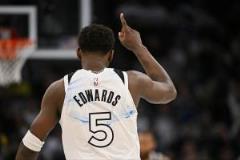 愛(ài)德華茲第三節(jié)高效輸出18分 帶隊(duì)拉開分差