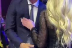 身材姣好！薩格斯的女友海莉被芝加哥天空選中！兩人接吻慶祝