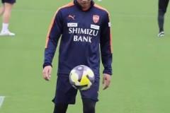 看看日本前國腳乾貴士的顛球！這節(jié)奏太舒服了