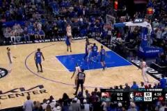 真的有點(diǎn)急了！特雷楊戲耍裁判連吃兩T被驅(qū)逐！