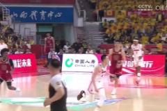 動(dòng)作太大！胡明軒破壞進(jìn)攻大力撞飛迪亞洛 險(xiǎn)引沖突被吹違體！