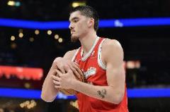 籃板狂魔扎克-埃迪：過去5場(chǎng)82個(gè)籃板引發(fā)熱議