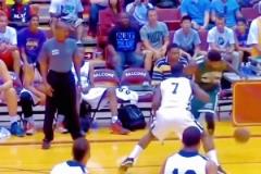 趙嘉仁半場(chǎng)前0.5秒送對(duì)手三分犯規(guī) 被解說調(diào)侃：堪比威少