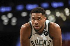 字母哥首節(jié)10分鐘高效輸出12分 占全隊(duì)得分近一半