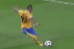 名場(chǎng)面！比達(dá)爾禁區(qū)內(nèi)踢草皮反重力倒地索要點(diǎn)球！