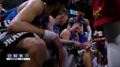 暫停期間約基奇再執(zhí)戰(zhàn)術(shù)板 指導(dǎo)隊友調(diào)整戰(zhàn)術(shù)