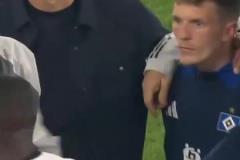 戲劇效果這么強(qiáng)？漢堡全場多打一人遭逼平，賽后前鋒后衛(wèi)激烈內(nèi)訌