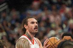 亞當(dāng)斯在場(chǎng)19分鐘，勇士未搶到一次進(jìn)攻籃板