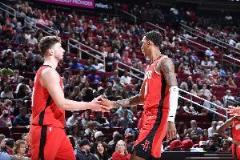 小賈巴里：與申京和亞當(dāng)斯同時(shí)登場(chǎng)時(shí)，我們的攻防表現(xiàn)截然不同