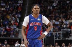 奧薩爾6次犯規(guī)離場，7次出手僅得5分5板2次搶斷