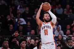 布倫森次節(jié)狂砍13分 半場17分4助帶領(lǐng)球隊緊咬比分