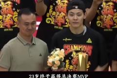 沒(méi)職業(yè)前景曾被退隊(duì)，楊舒予在姐姐特訓(xùn)下，終成總決賽MVP！