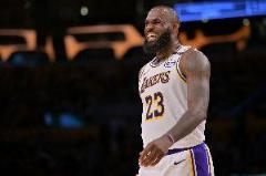 詹姆斯季后賽單場(chǎng)20+10+5 創(chuàng)歷史40歲首人紀(jì)錄