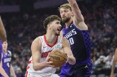 記者：季后賽選申京而非小薩，雖不知其上限但更信任他